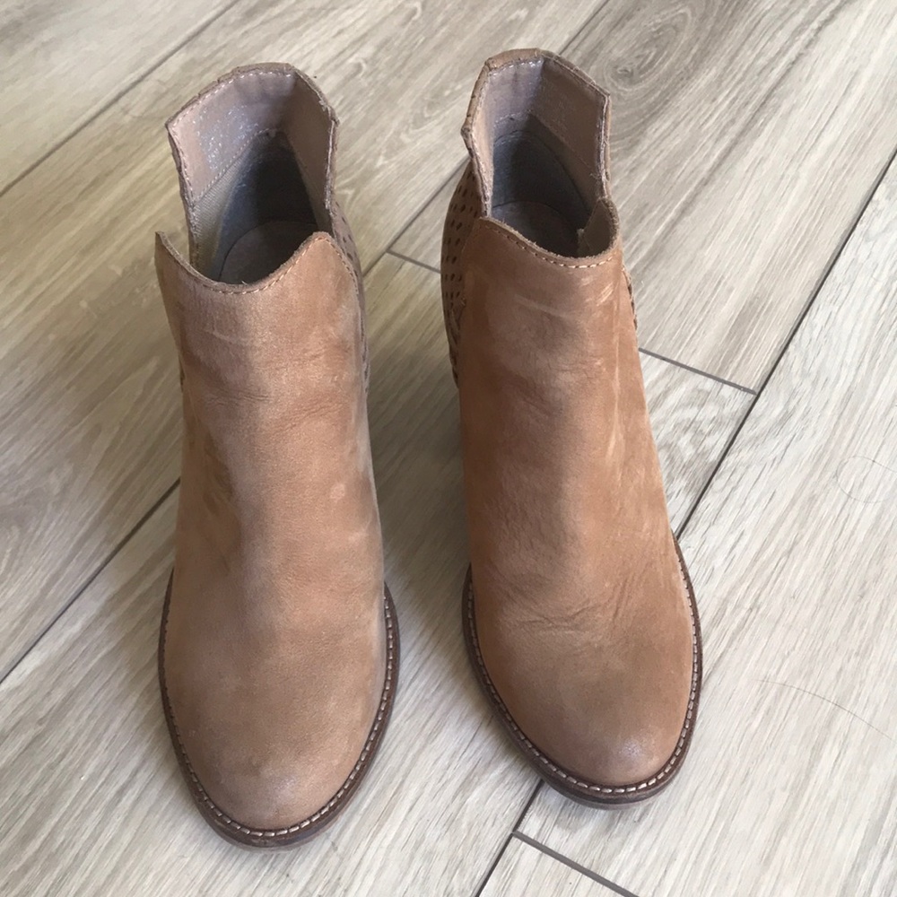 Tan suede booties - Picture 3 of 6